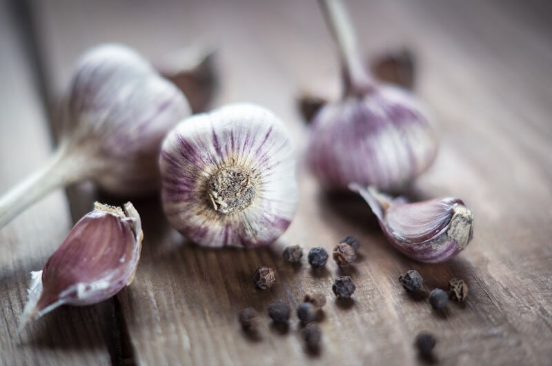 koken met verse rauwe knoflook